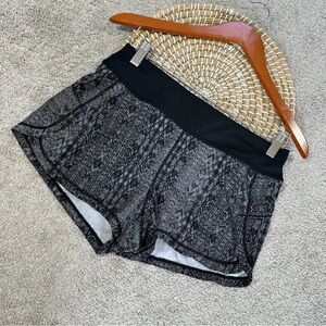 Athleta Women’s Pulse Running Lined Mandala Shorts Pull On 2.5” in Gray Black S